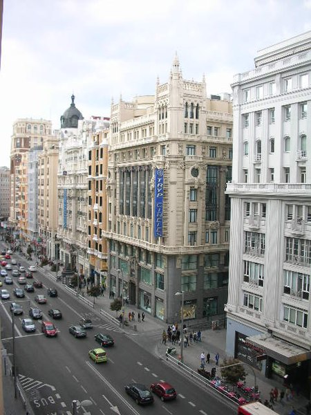 File:Gran Vía (Madrid) 06.jpg