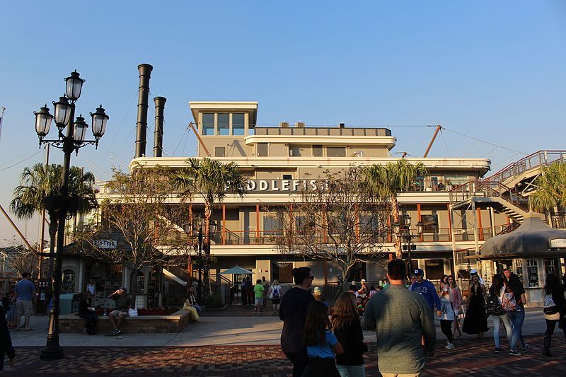 File:Paddlefish restaurant, Disney Springs.jpg