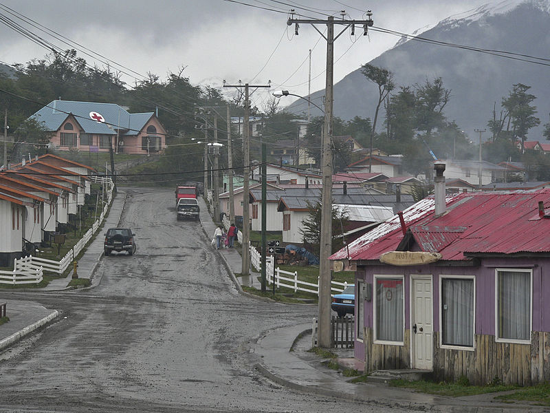 Файл:Puerto Williams Street 1.jpg