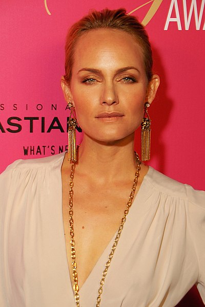 File:Amber Valletta 2009.jpg