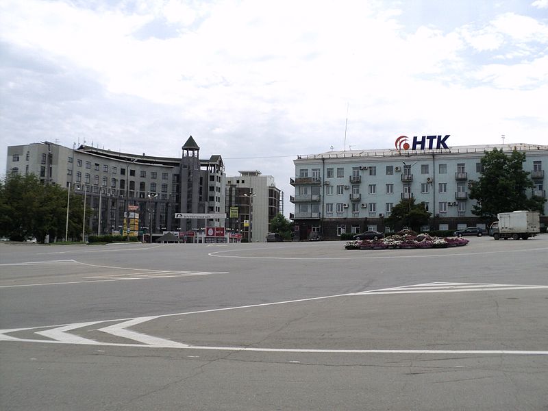 Файл:Central Square in Nakhodka.JPG