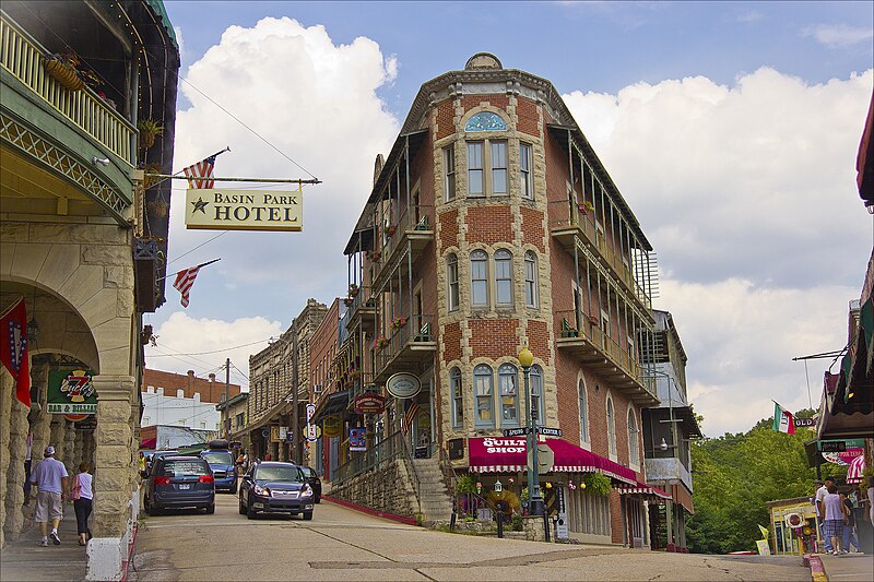 File:Eureka Springs downtown.jpg