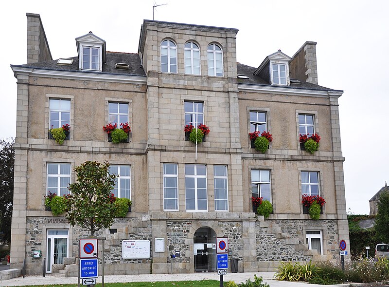 File:Paimpol (France) Town Hall.jpg