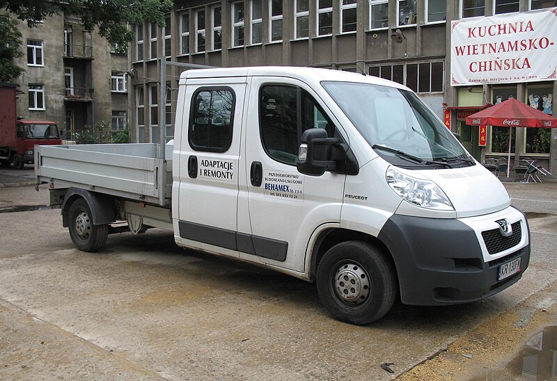 Archivo:Peugeot Boxer double cab.jpg