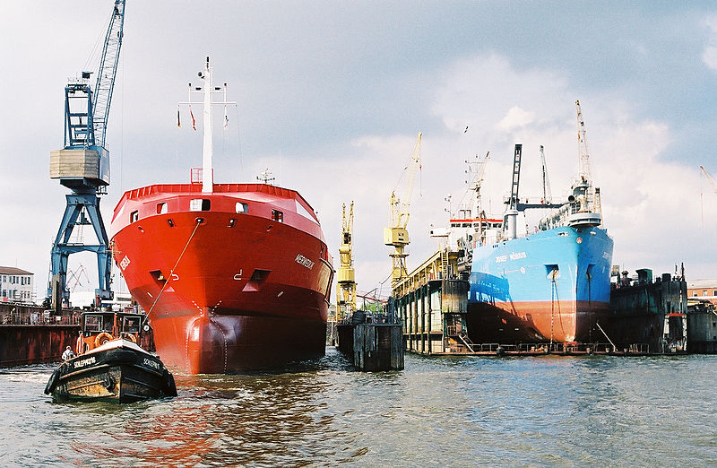 Archivo:Two Ships-Hamburg.jpg