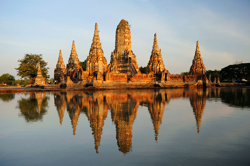 File:Wat chaiwatthanaram.jpg