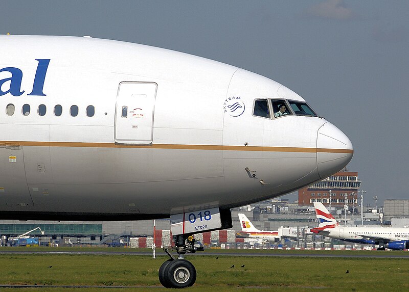 File:Continental b777-200er n37018 arp.jpg