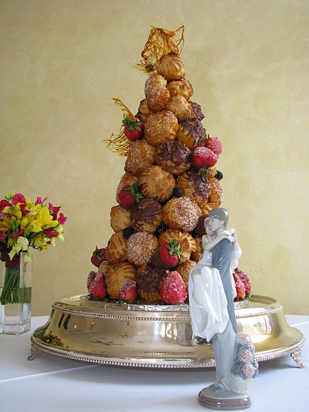 File:Croquembouche wedding cake.jpg