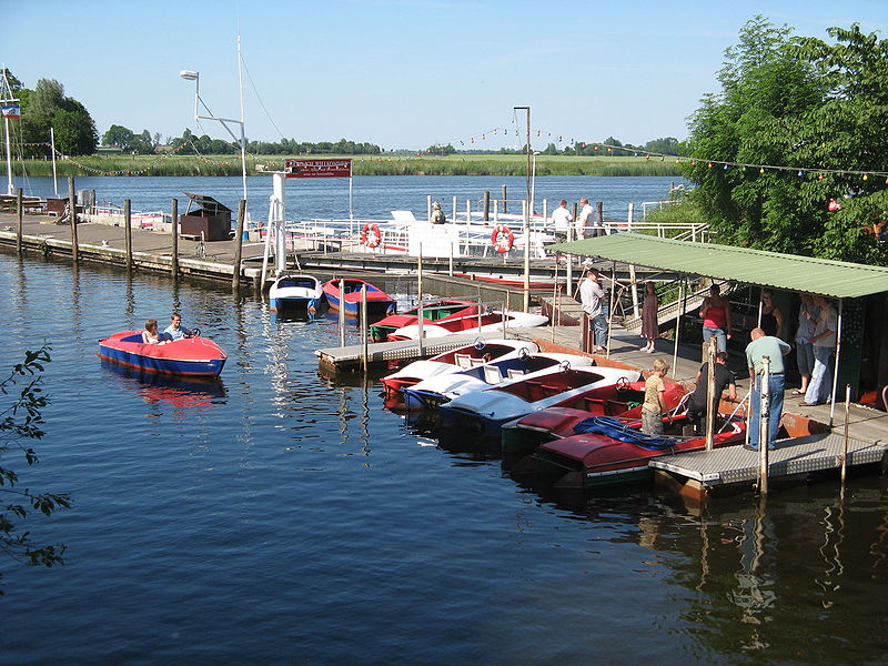 Файл:Friedrichstadt treetbootverleih.jpg