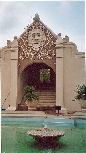 Файл:Jogja.waterpalace.jpg