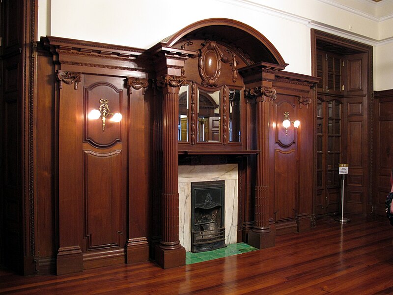 File:Kom Tong Hall Fireplace.jpg