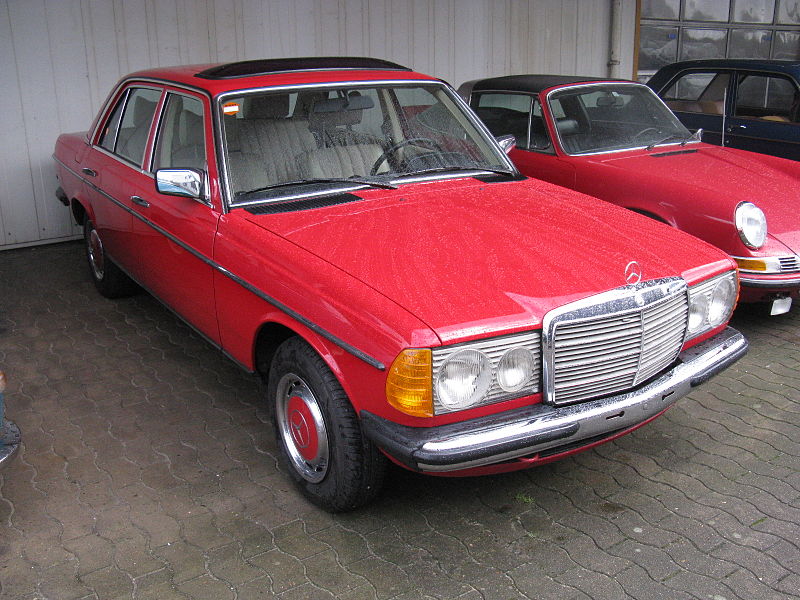 Файл:Mercedes-Benz 200 W123 (8513416867).jpg