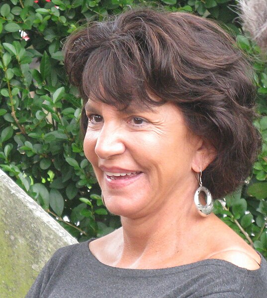 File:Mercedes-Ruehl-eh.jpg