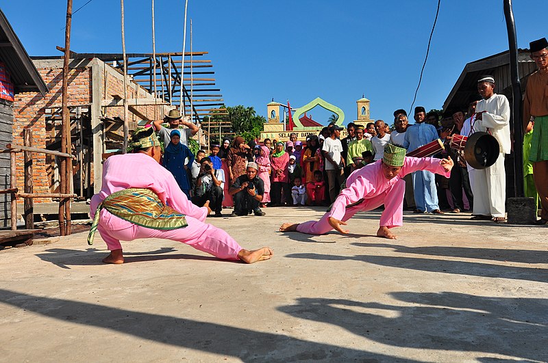 File:Raiyani Muharramah-Silat pengantin.jpg