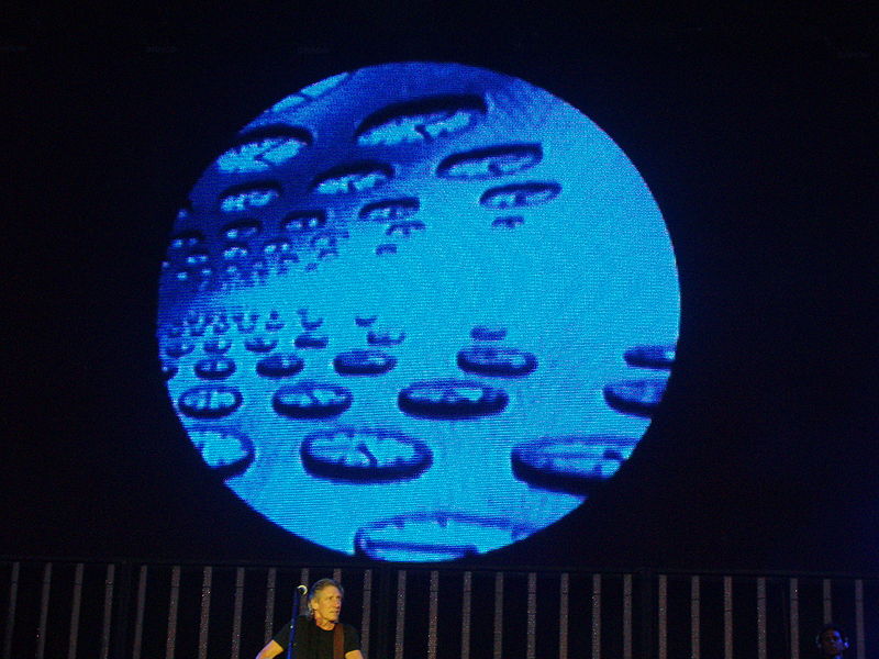 Файл:Roger Waters concert 09.jpg