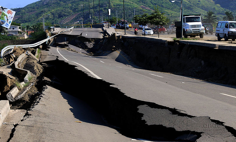 Archivo:TERREMOTO PORTOVIEJO (26442426462).jpg