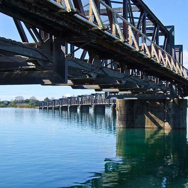 File:Tauranga train bridge.jpg