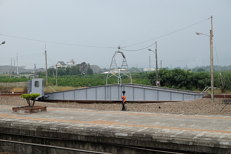 File:枋寮火車站 轉車台.JPG