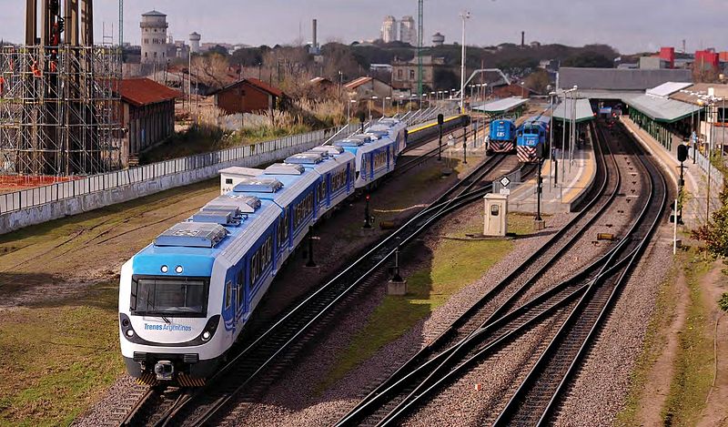 File:CNR DMU Belgrano Sur.jpg