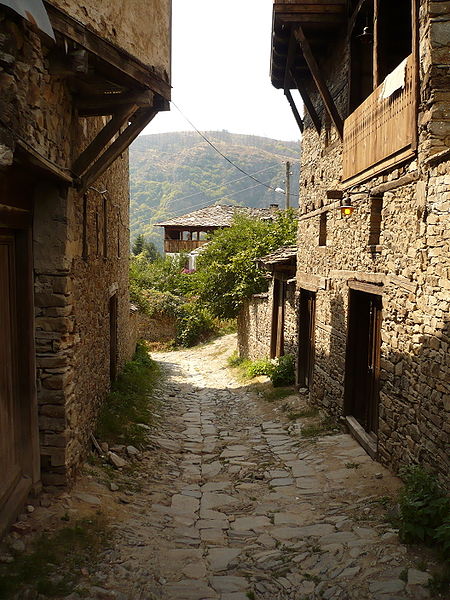 File:Kovachevitsa, Bulgaria.jpg