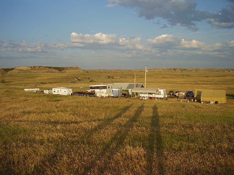 File:Paleontological camp.jpg