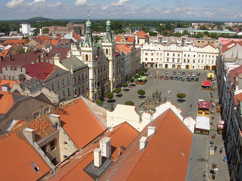 Файл:Pardubice CZ main square.JPG