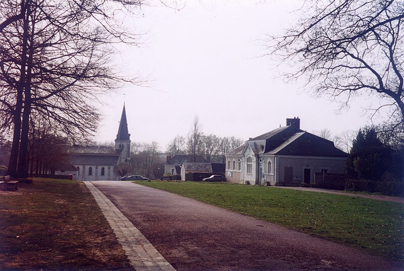 File:Authon mairie église.jpg