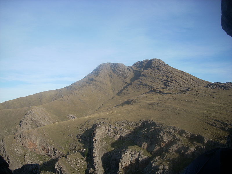 Archivo:Cerro Tres Picos.jpg