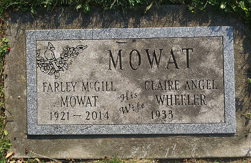 File:Farley Mowat grave site.jpg