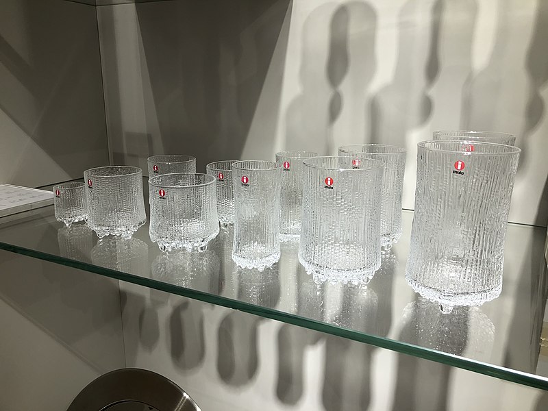 File:Iittala Ultima Thule.jpg