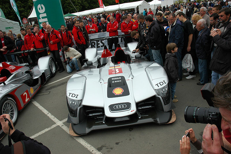 Файл:3 Audi R15.jpg