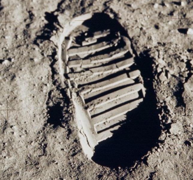 Файл:Apollo 11 bootprint 2.jpg