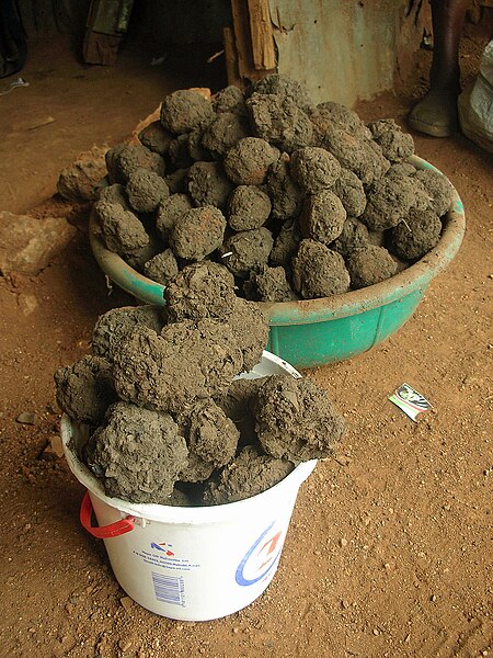 Файл:Briquette Uganda 1.jpg