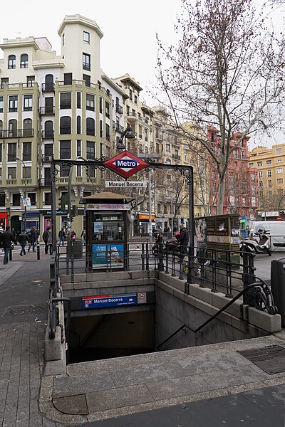 File:Estación de Manuel Becerra.JPG