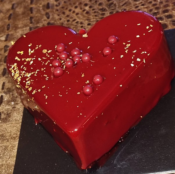 File:Heart-Shaped Cake.jpg