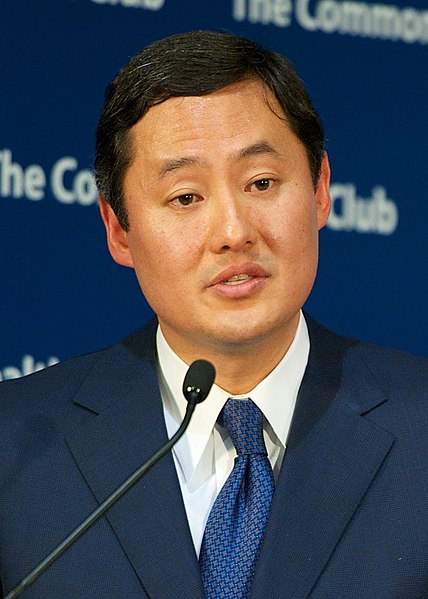 Archivo:John Yoo 2012 (cropped).jpg