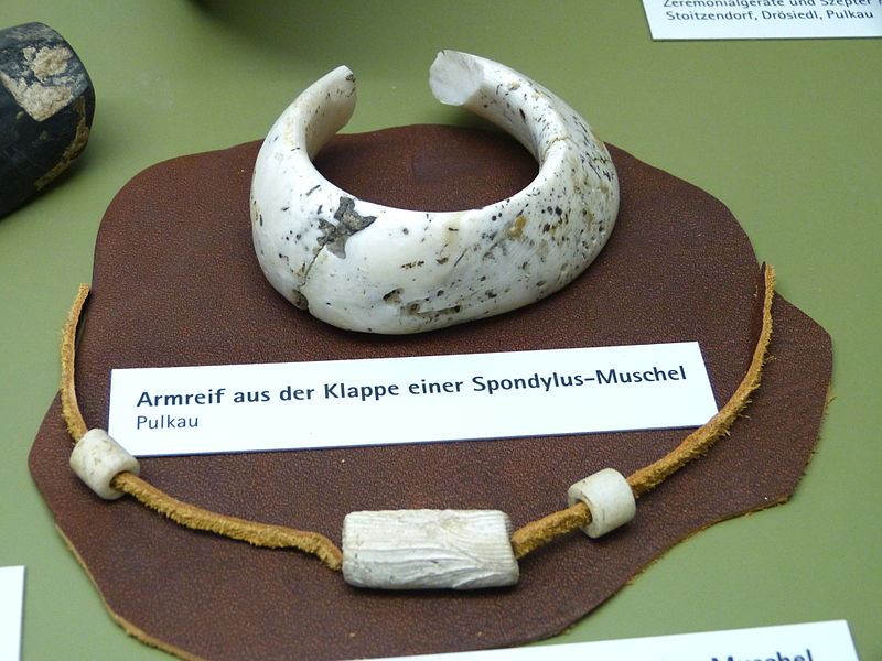 File:KM - Jungsteinzeit Armband.jpg