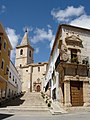 Iglesia de El Salvador y esquina de Alcañabate de La Roda (Albacete, España).