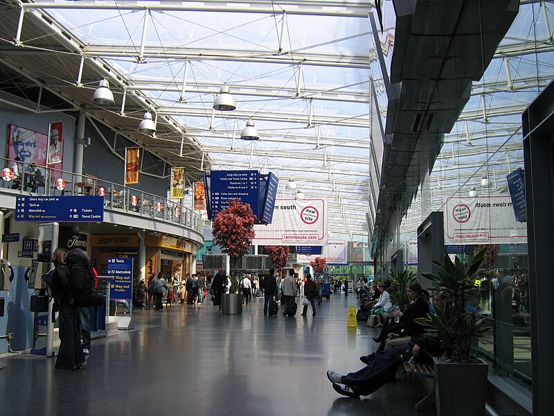 File:Manchester Piccadilly Inside.jpg