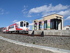 候車室與列車(2019年3月)