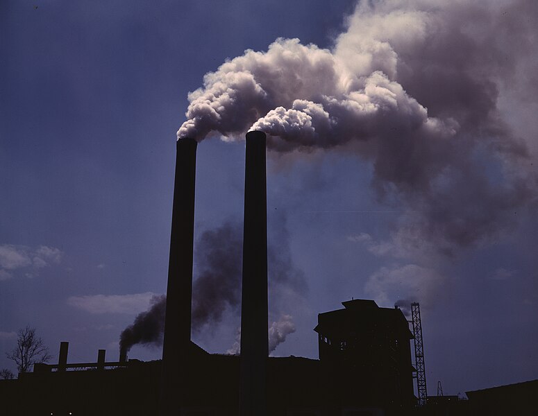 Archivo:Alfred Palmer Smokestacks.jpg