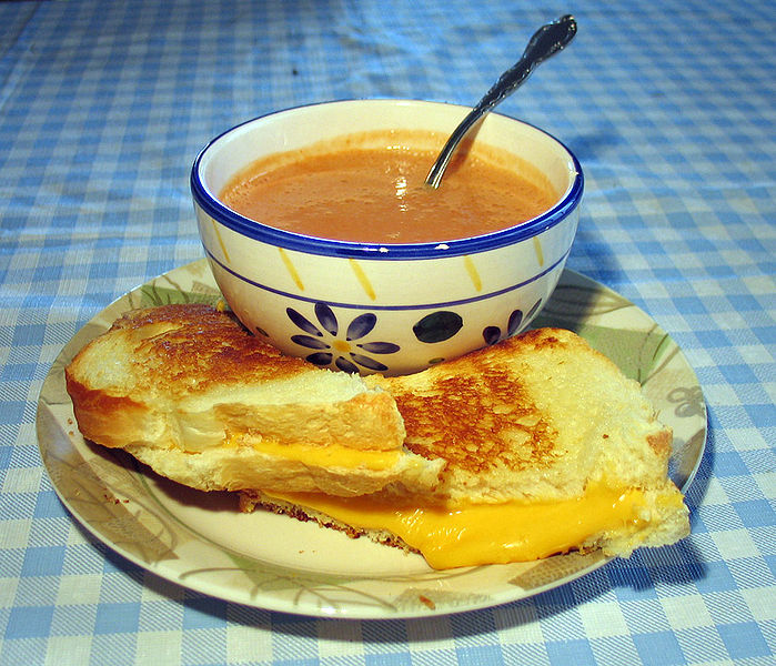 Archivo:Grilled cheese with soup.jpg