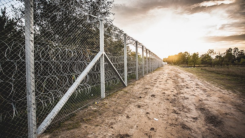 File:Hungary-Serbia border barrier.jpg