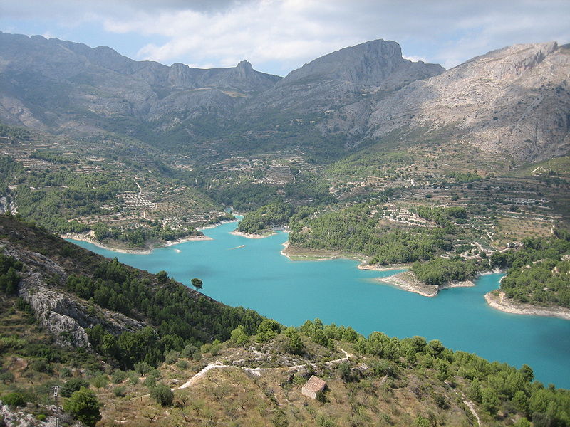 File:Pantano de Guadalest.jpg