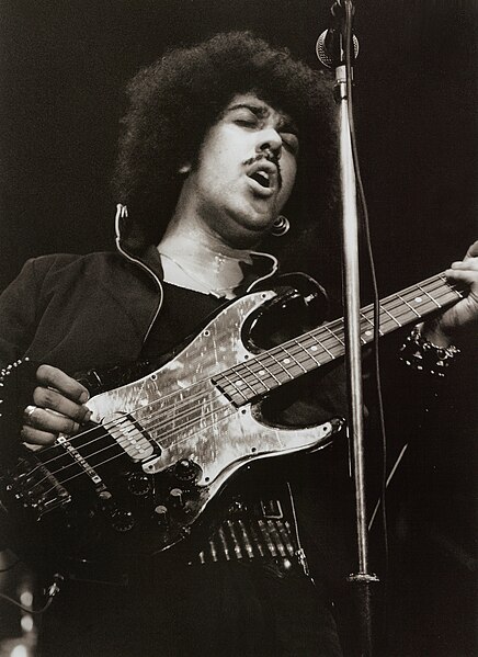 Файл:Phil Lynott singing.jpg