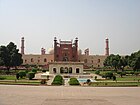 Hazuri Bagh Baradari in foreground