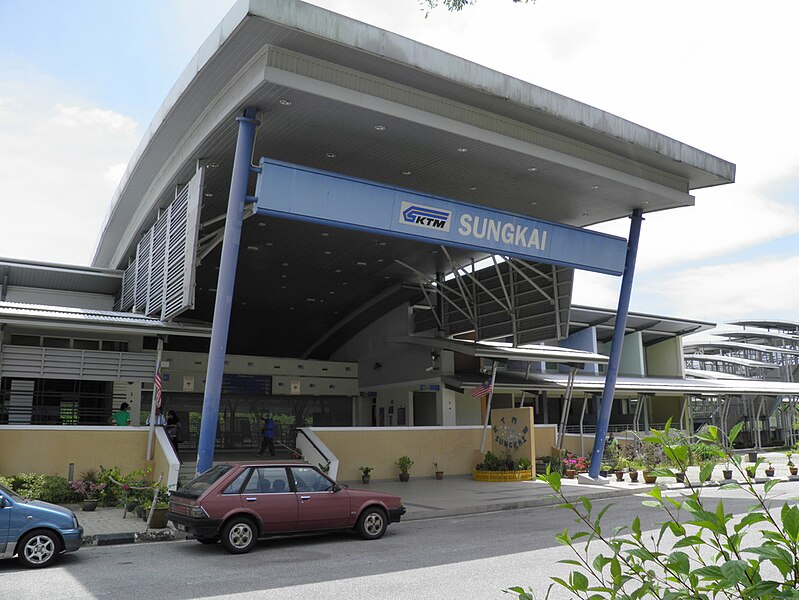 File:Sungkai Railway Station.jpg