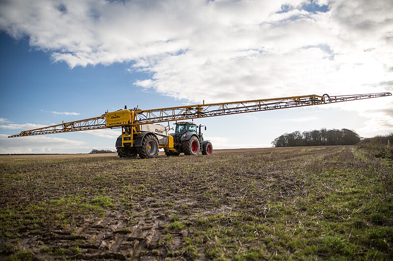 File:Fully unfolded spray boom.jpg