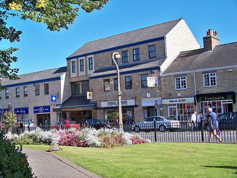 File:Horsefair Centre, Wetherby.jpg