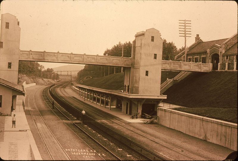 File:Lk-Hopatcong-Station.JPG